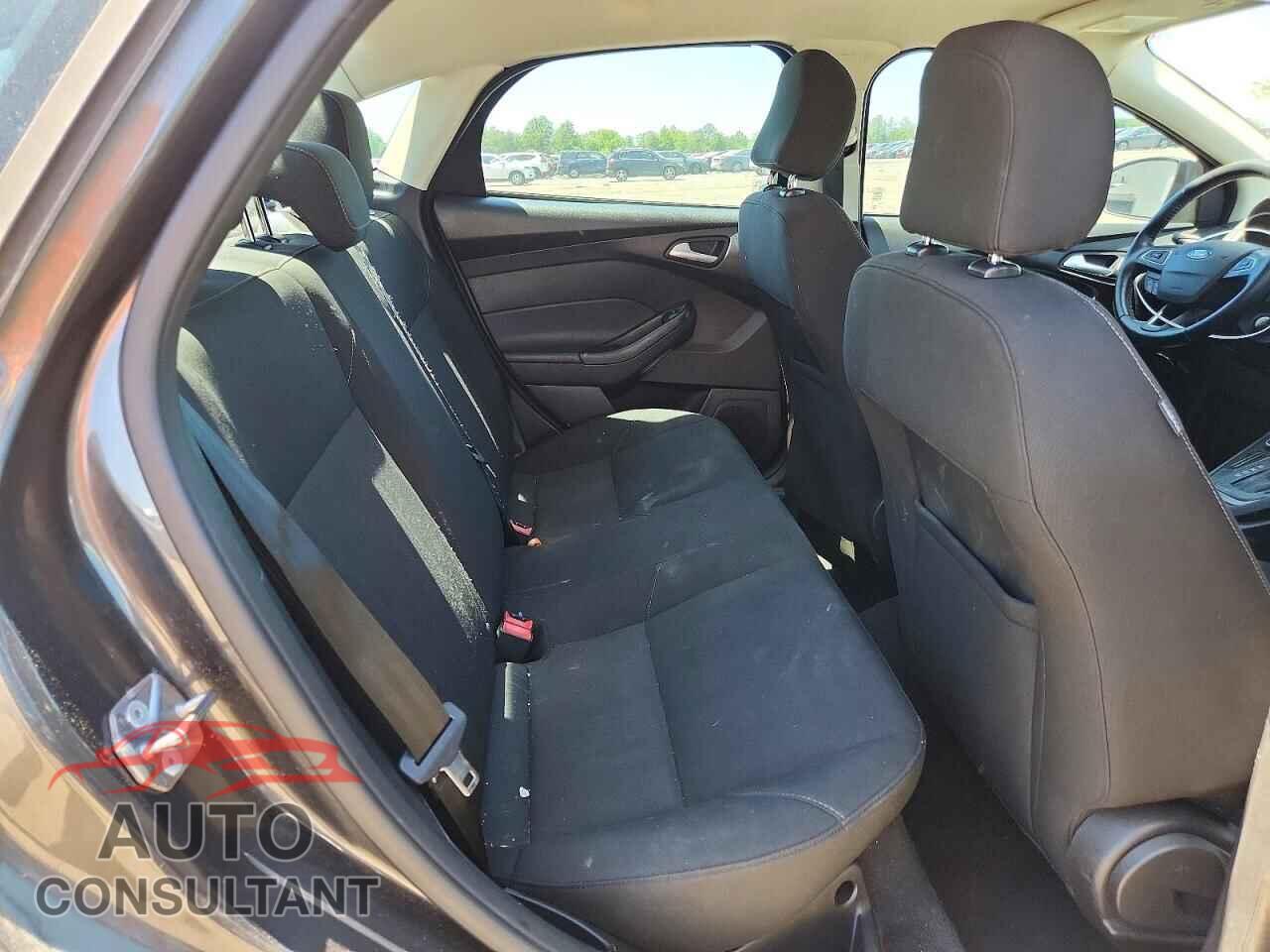 FORD FOCUS 2015 - 1FADP3F2XFL253072