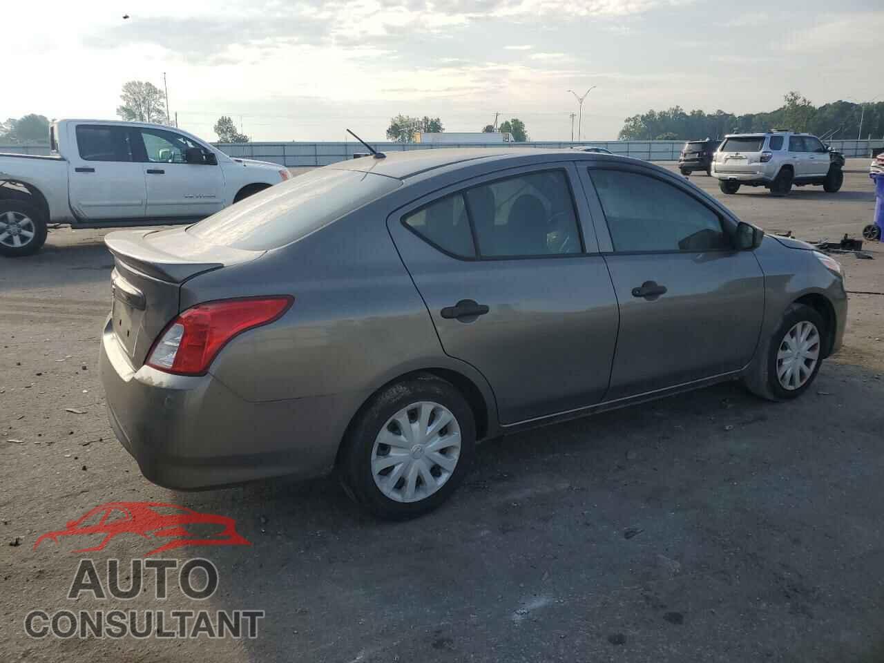 NISSAN VERSA 2017 - 3N1CN7AP3HL841072