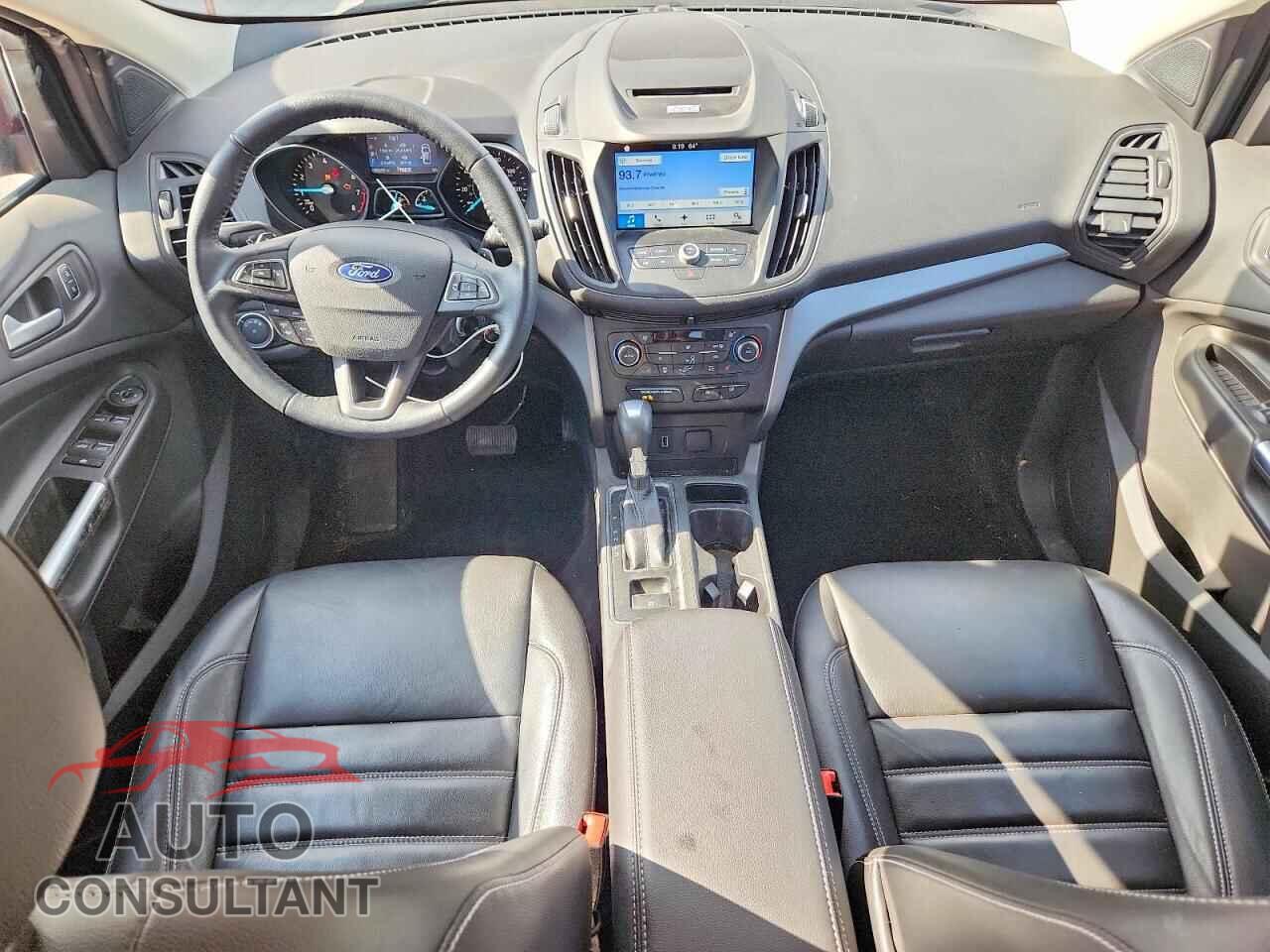 FORD ESCAPE 2017 - 1FMCU9GD0HUD26055