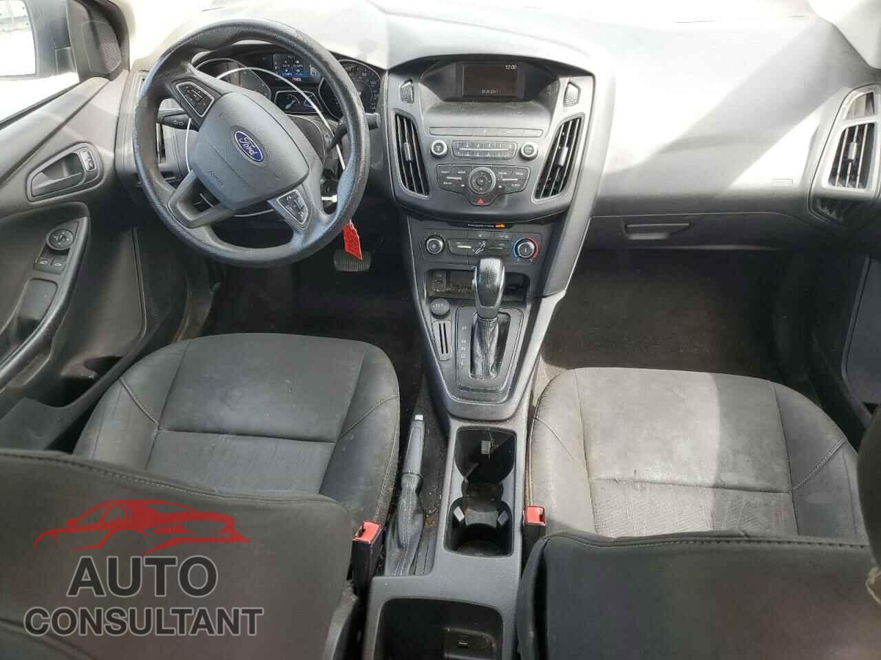FORD FOCUS 2018 - 1FADP3E20JL201539