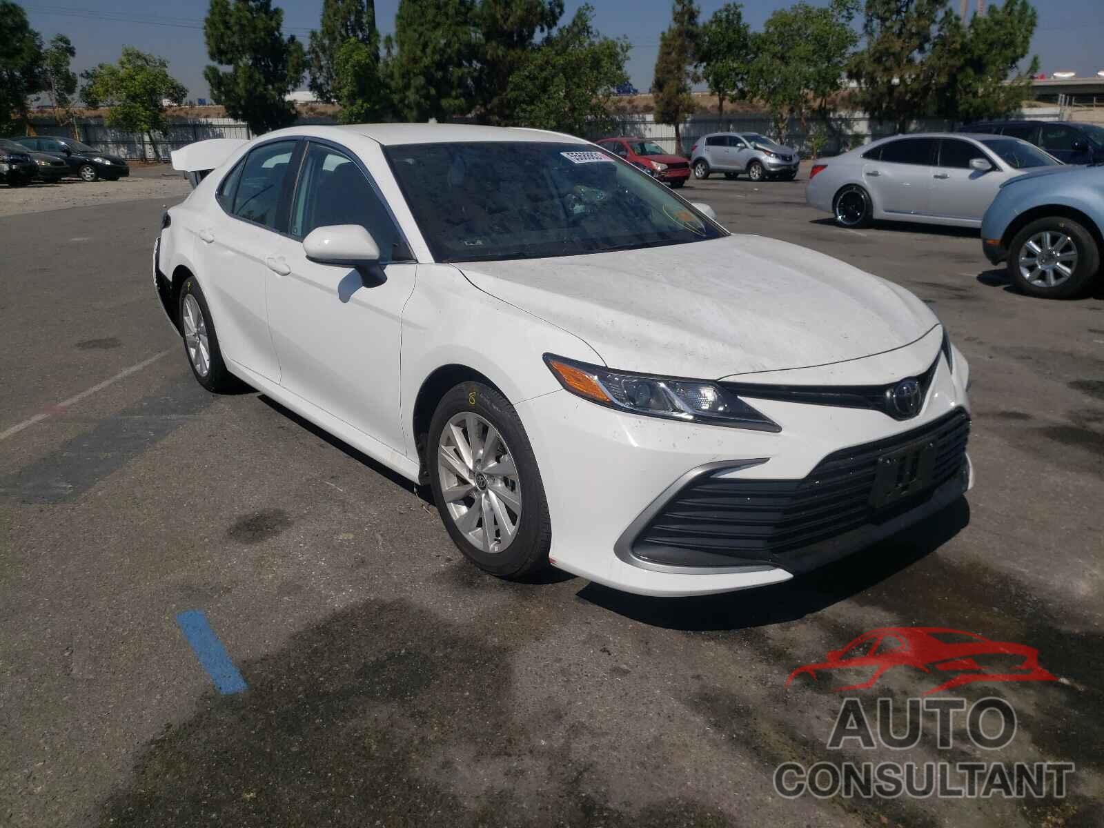 TOYOTA CAMRY 2021 - 4T1C11AK1MU560393