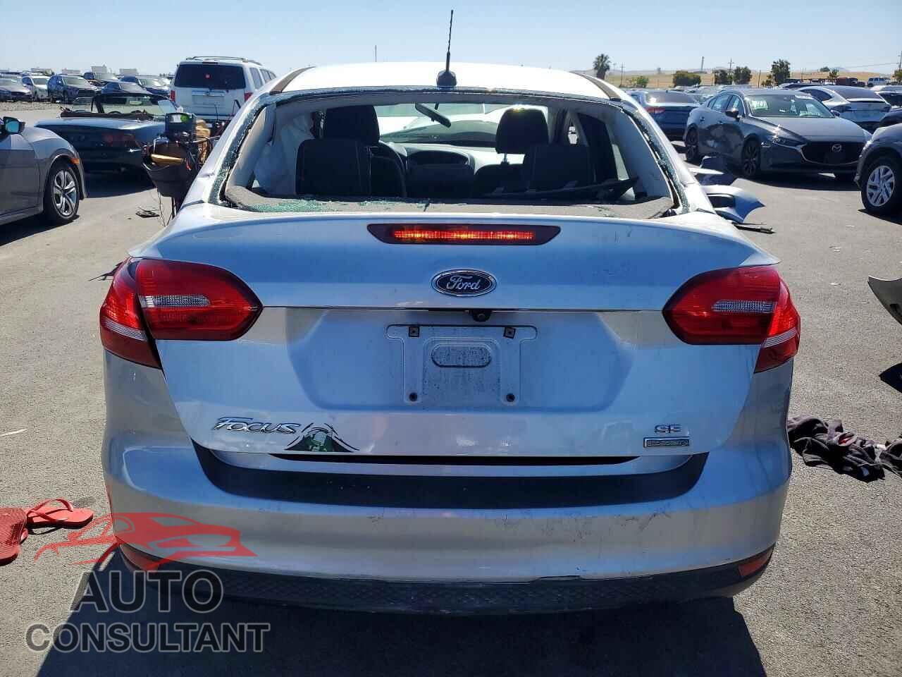 FORD FOCUS 2018 - 1FADP3FE4JL261039
