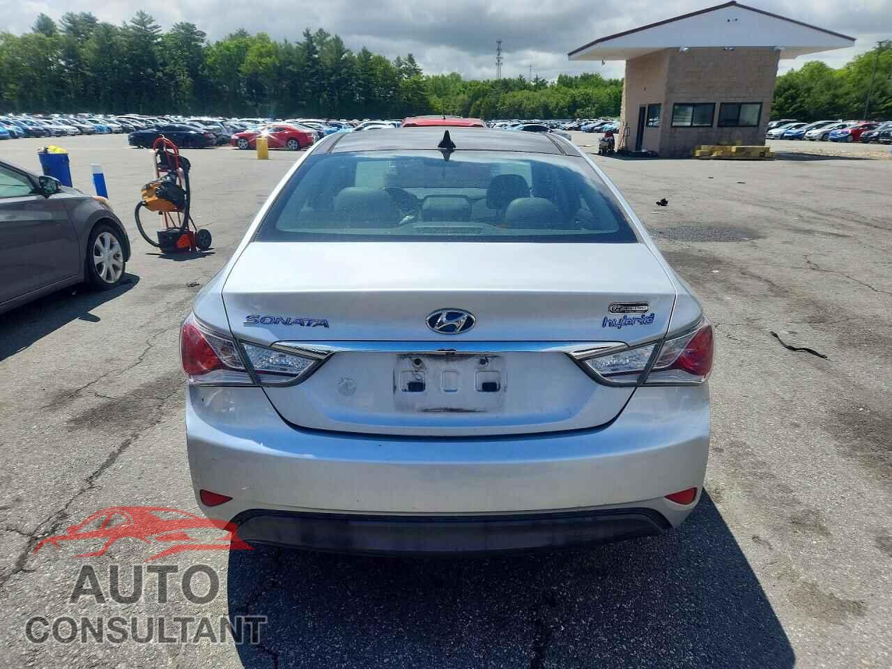HYUNDAI SONATA 2011 - KMHEC4A40BA018433