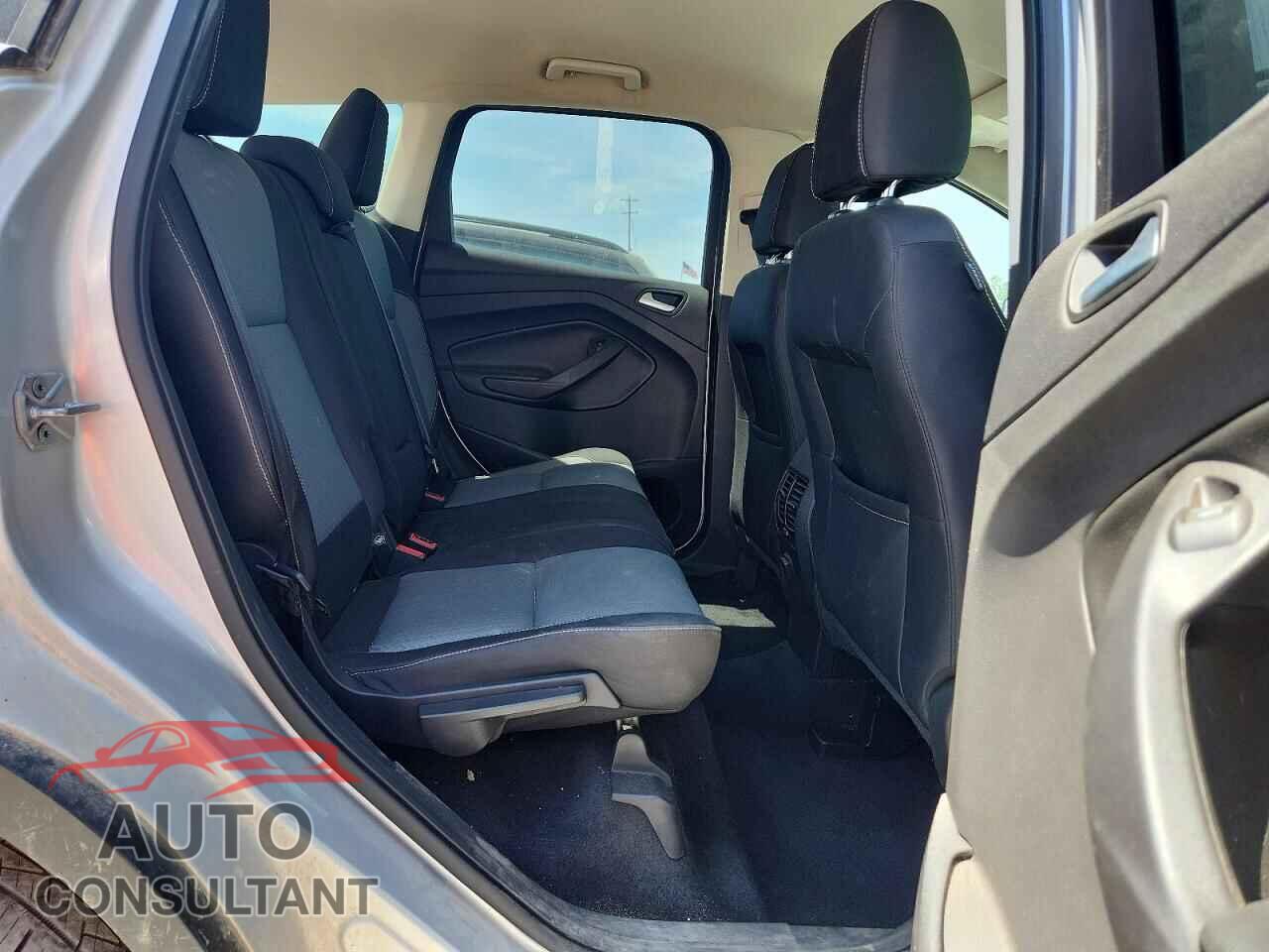 FORD ESCAPE 2017 - 1FMCU9GD9HUF06084