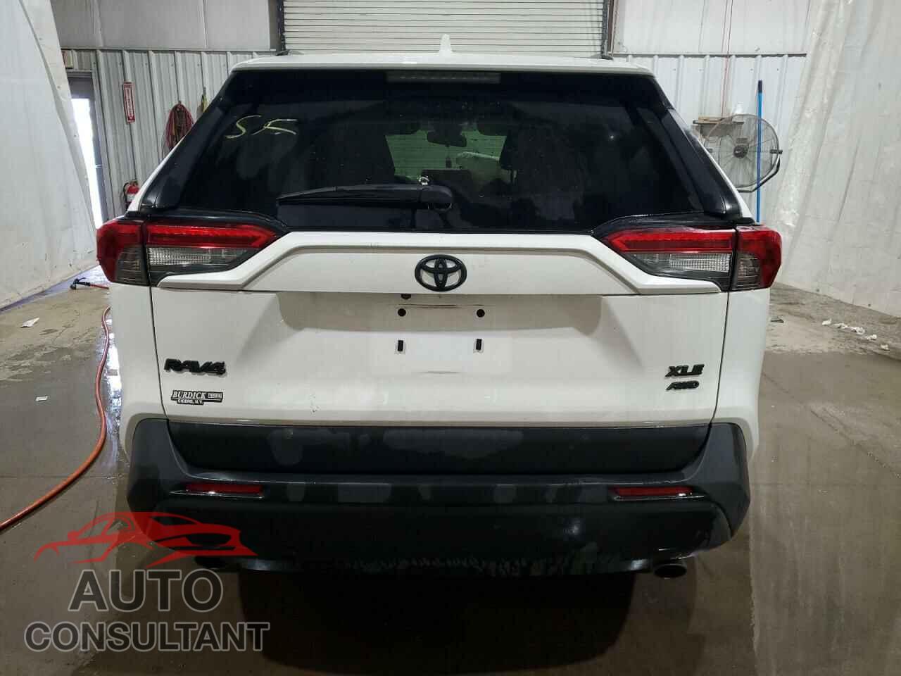 TOYOTA RAV4 2019 - JTMP1RFV9KD032184