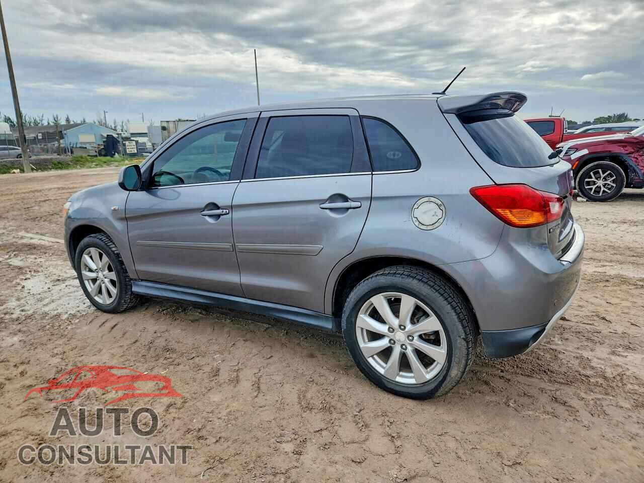 MITSUBISHI OUTLANDER 2015 - 4A4AR4AU5FE013320