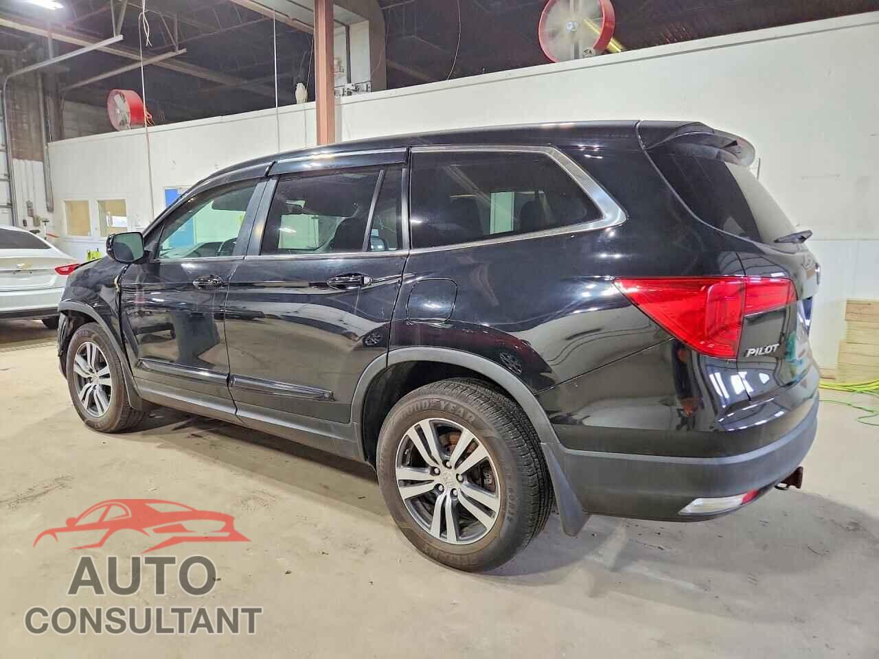 HONDA PILOT 2017 - 5FNYF6H52HB055891
