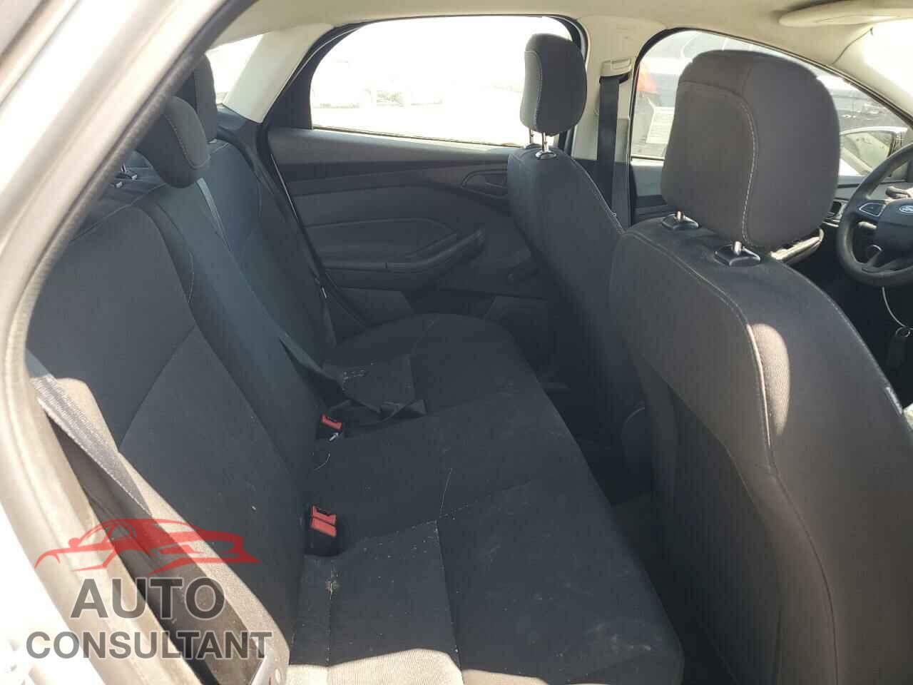 FORD FOCUS 2017 - 1FADP3E23HL271255