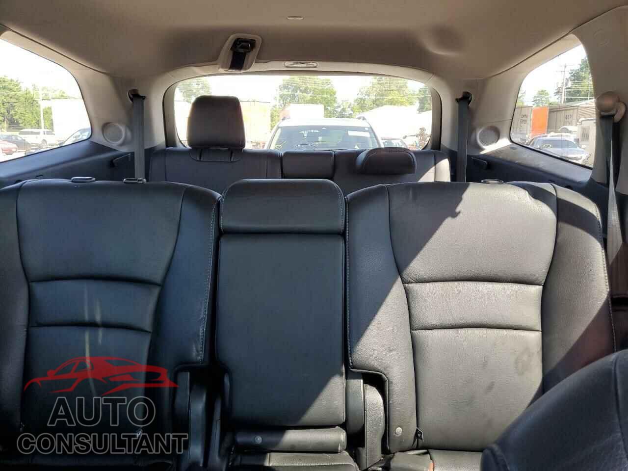 HONDA PILOT 2017 - 5FNYF6H93HB084643