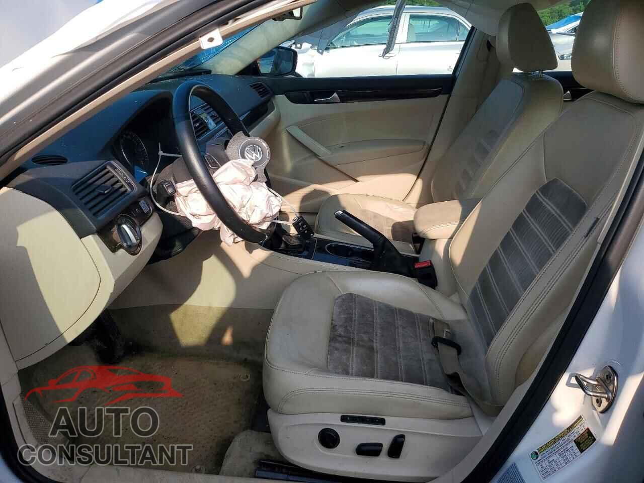 VOLKSWAGEN PASSAT 2015 - 1VWCV7A3XFC030305