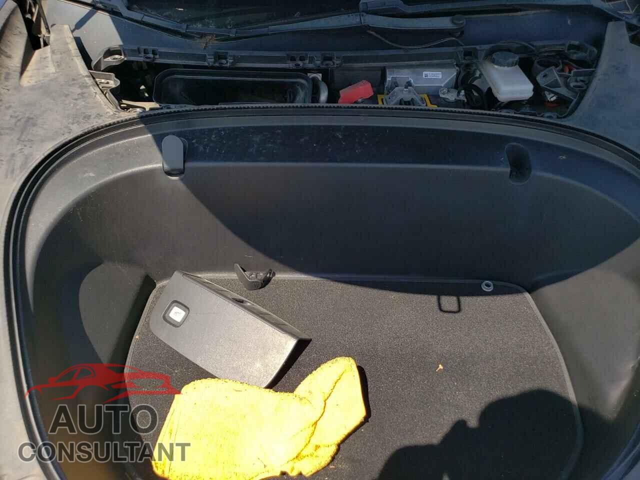 TESLA MODEL 3 2018 - 5YJ3E1EA7JF060298