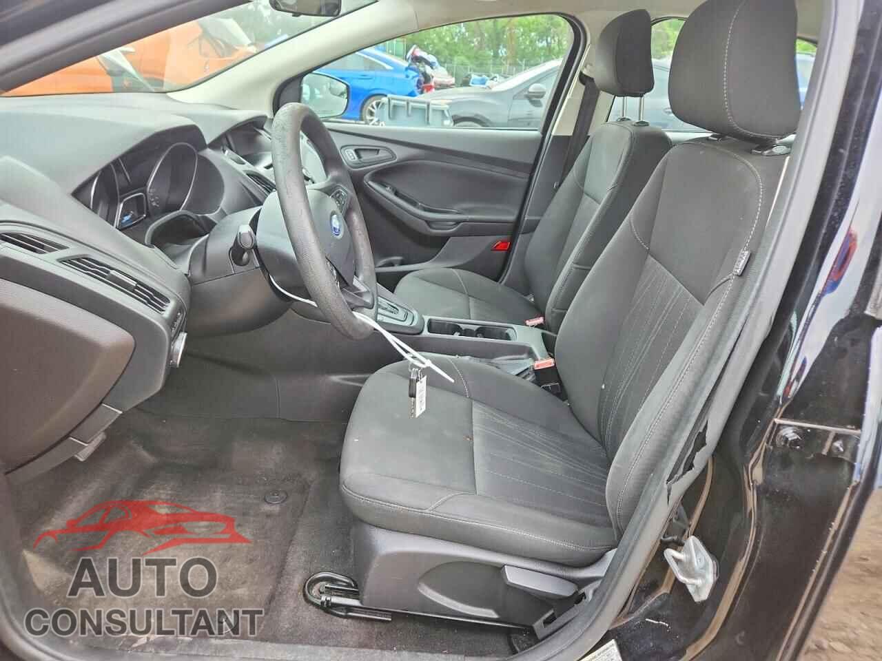 FORD FOCUS 2017 - 1FADP3E29HL335167