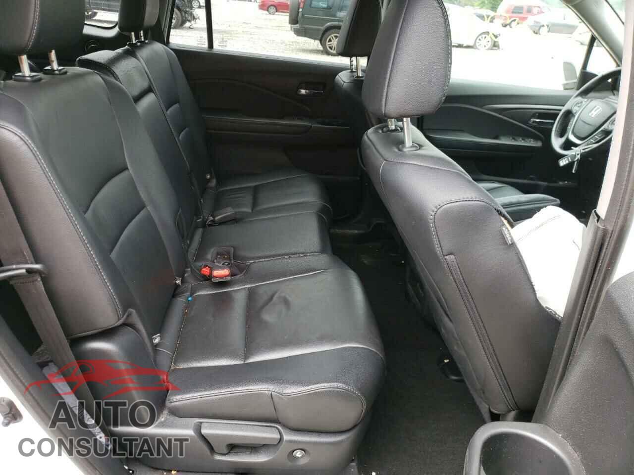 HONDA PILOT 2017 - 5FNYF5H68HB018041