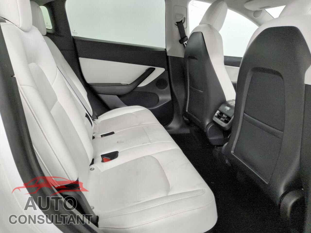 TESLA MODEL Y 2021 - 5YJYGDED6MF116182