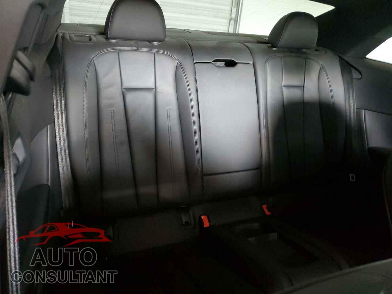 AUDI A5 2019 - WAUTNAF54KA008183