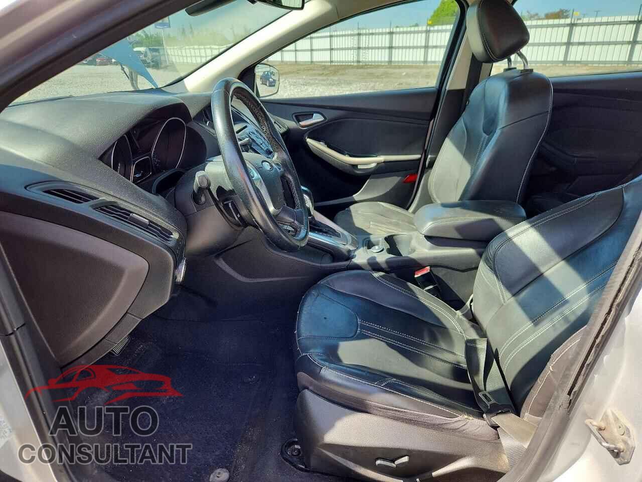 FORD FOCUS 2012 - 1FAHP3M28CL324513