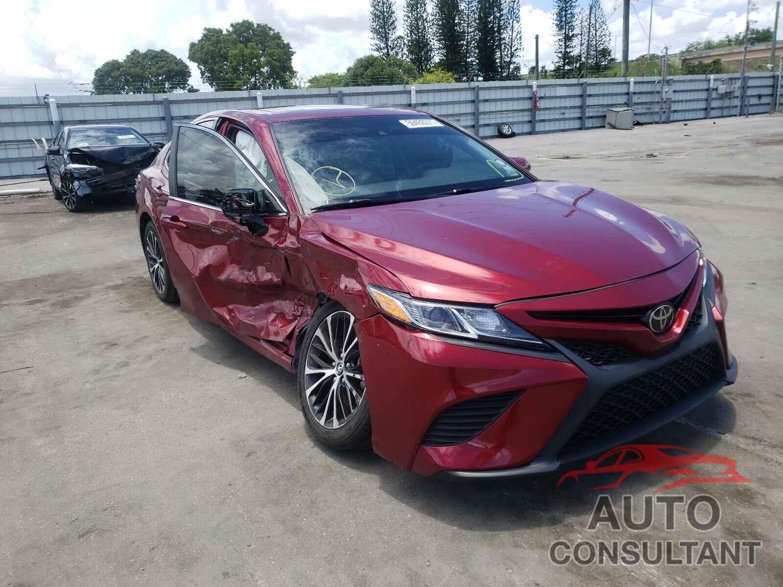 TOYOTA CAMRY 2018 - 4T1B11HK5JU614372