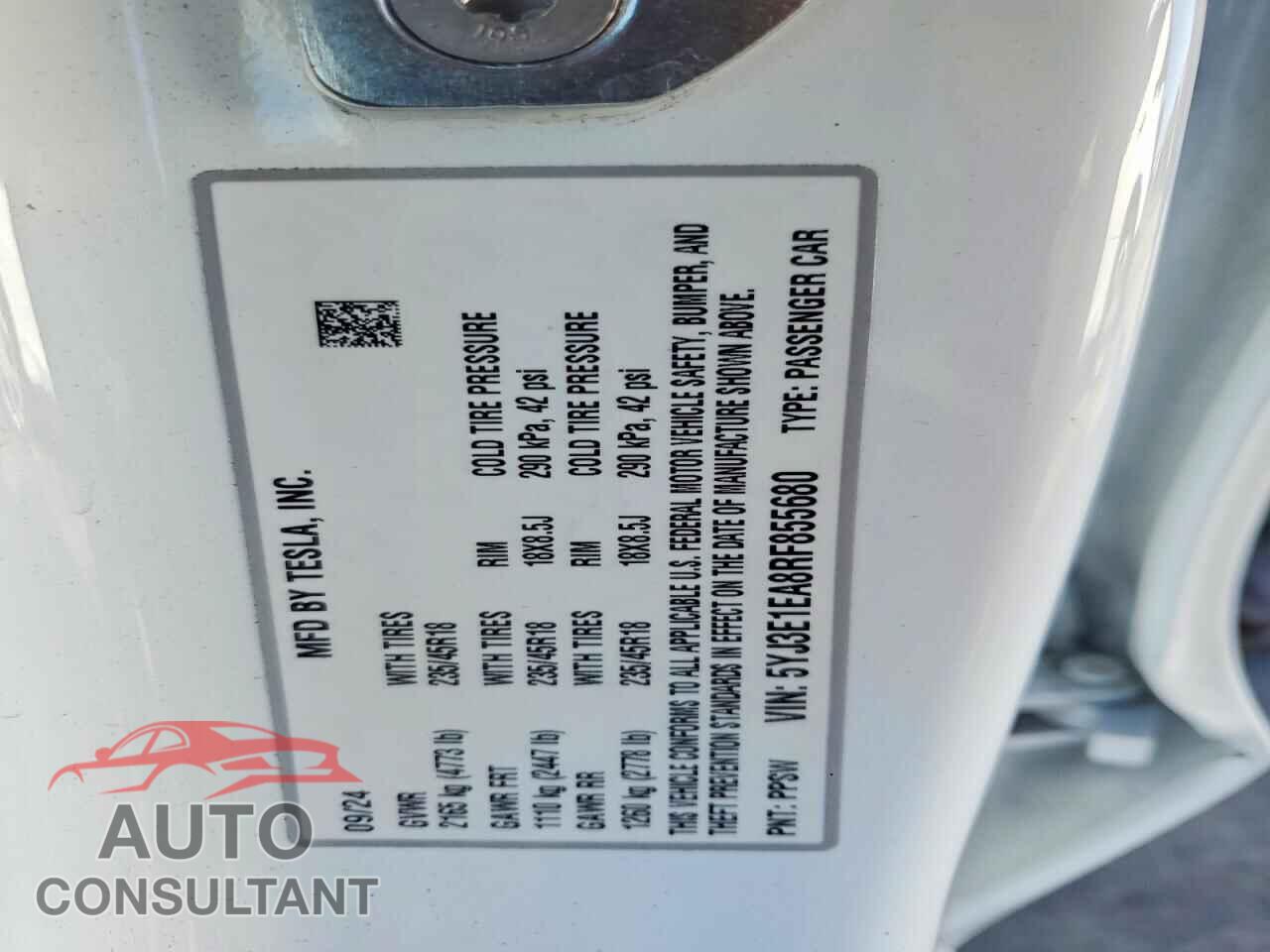 TESLA MODEL 3 2024 - 5YJ3E1EA8RF855680