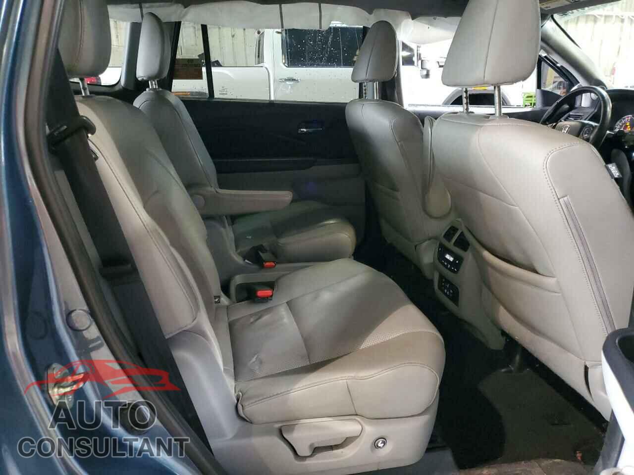 HONDA PILOT 2017 - 5FNYF6H03HB009443