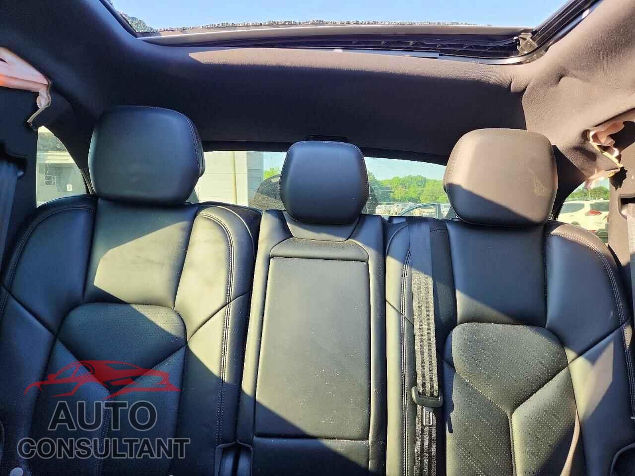 PORSCHE CAYENNE 2017 - WP1AA2A26HKA91660