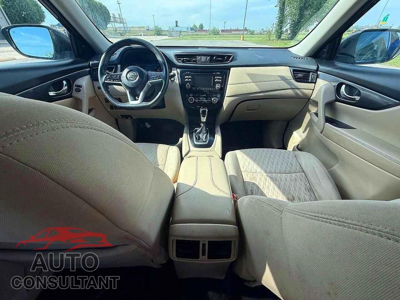 NISSAN ROGUE 2017 - 5N1AT2MV8HC817543