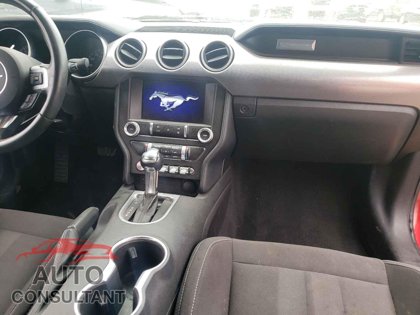 FORD MUSTANG 2019 - 1FATP8UH2K5117033
