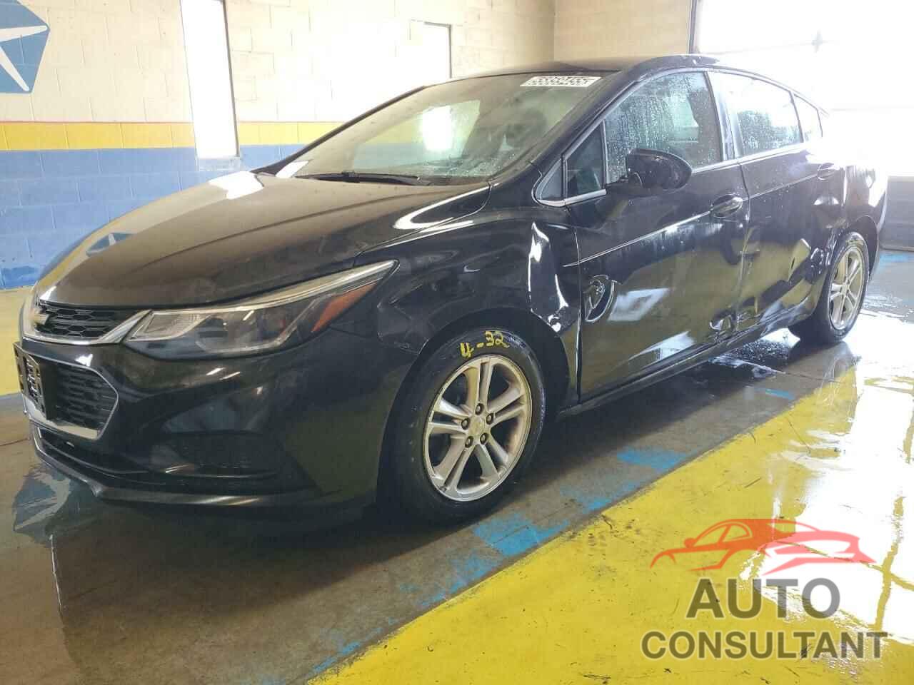 CHEVROLET CRUZE 2018 - 1G1BE5SM6J7168511