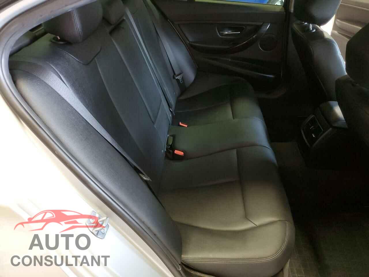 BMW 3 SERIES 2016 - WBA8E1G50GNU12361