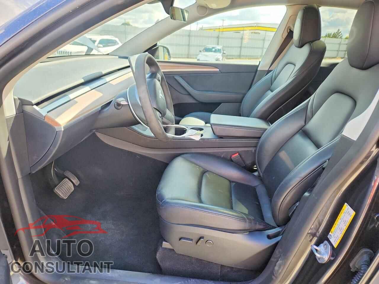 TESLA MODEL Y 2024 - 7SAYGDEE8RF166407