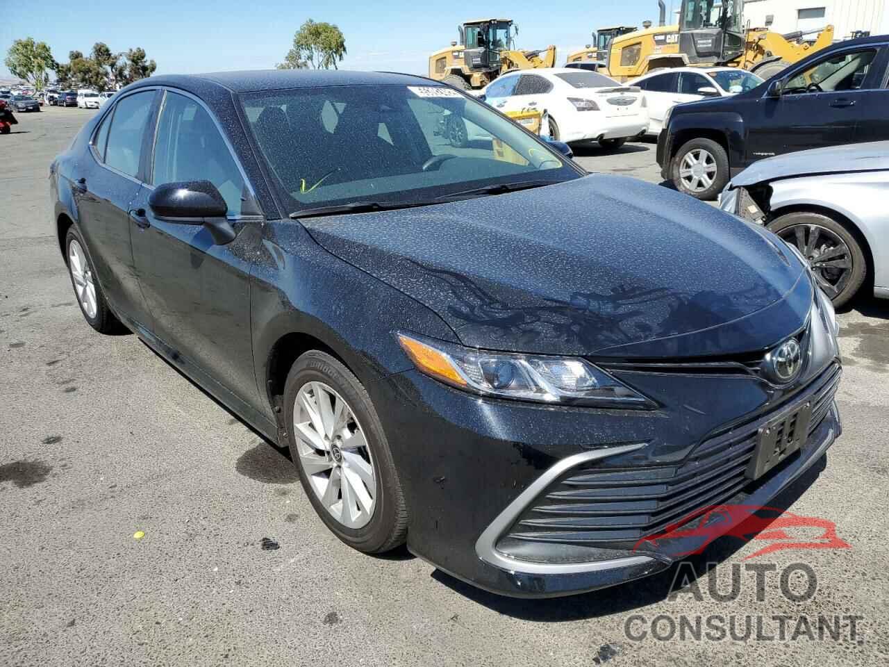 TOYOTA CAMRY 2022 - 4T1C11AK4NU643463