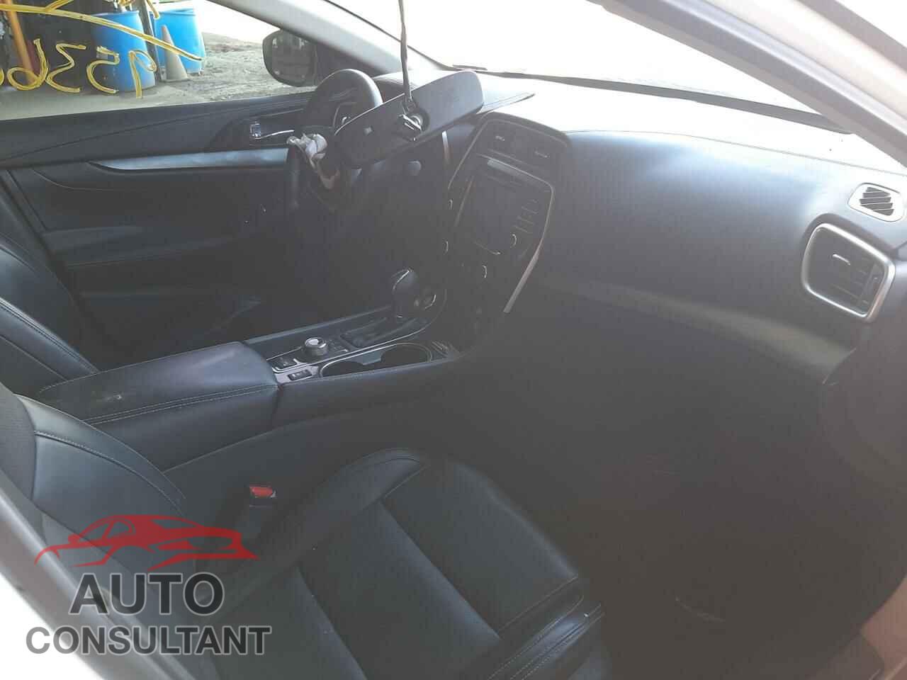 NISSAN MAXIMA 2017 - 1N4AA6AP1HC398531