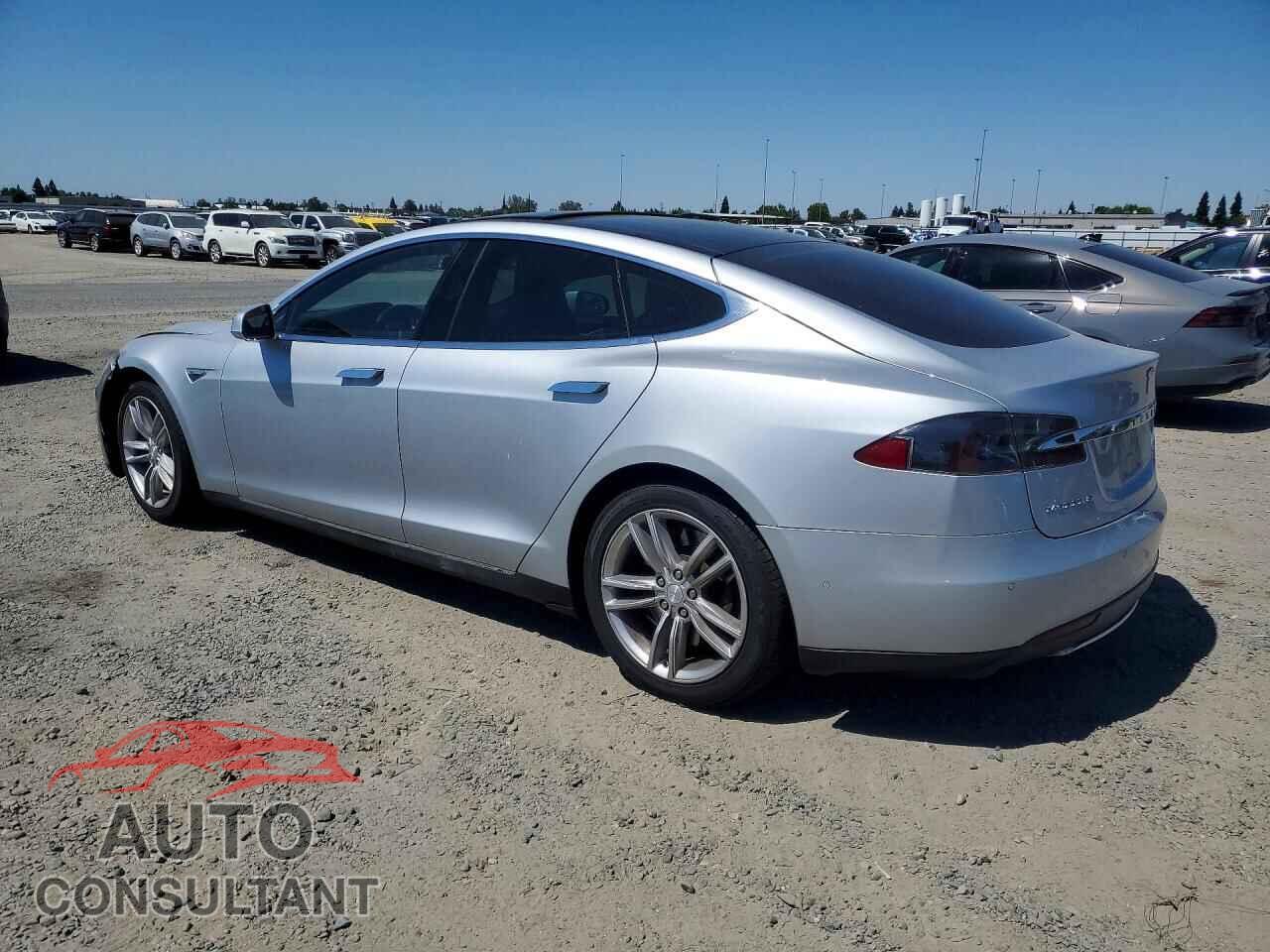 TESLA MODEL S 2015 - 5YJSA1E22FF120253