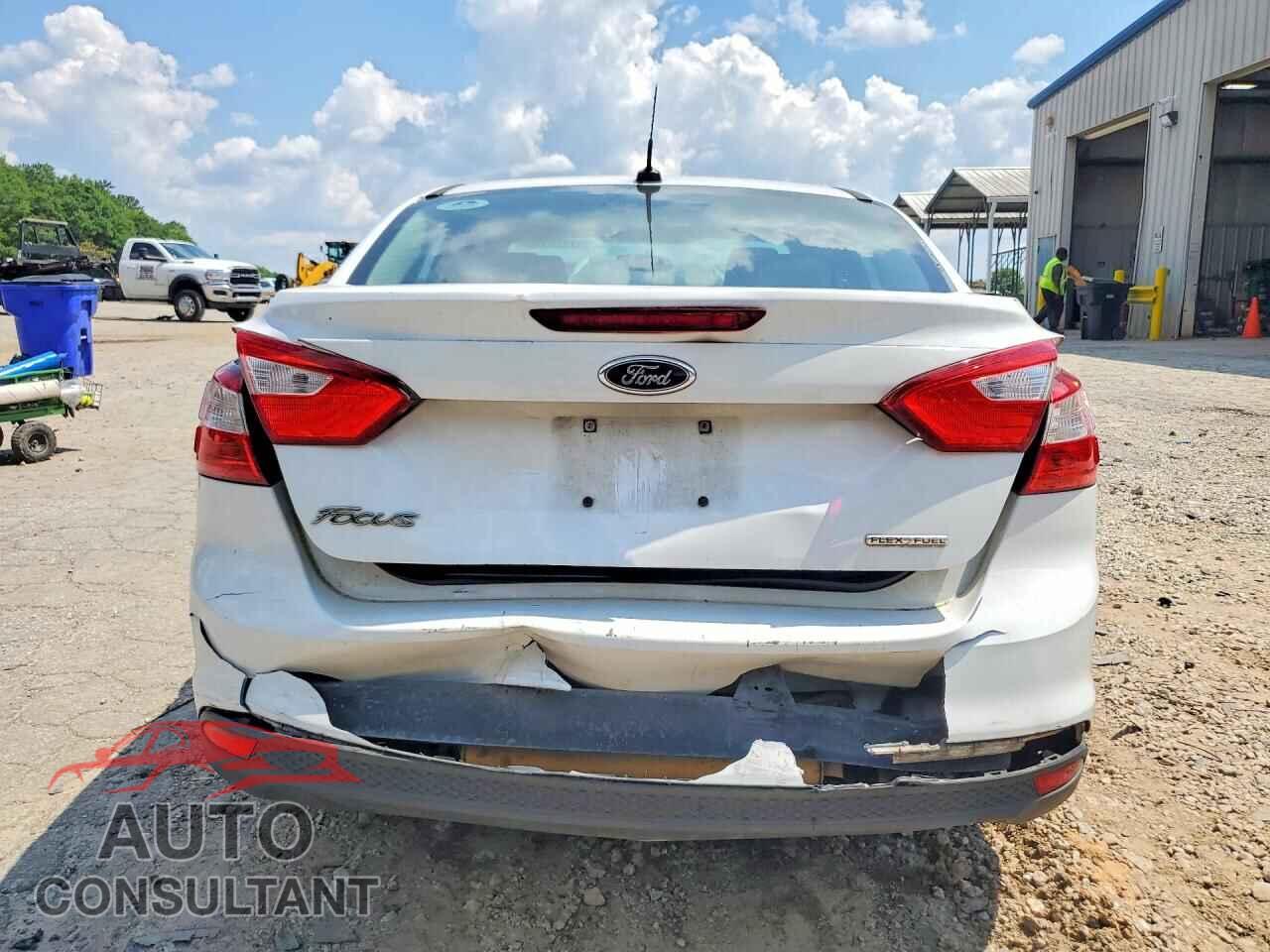 FORD FOCUS 2013 - 1FADP3E24DL174379