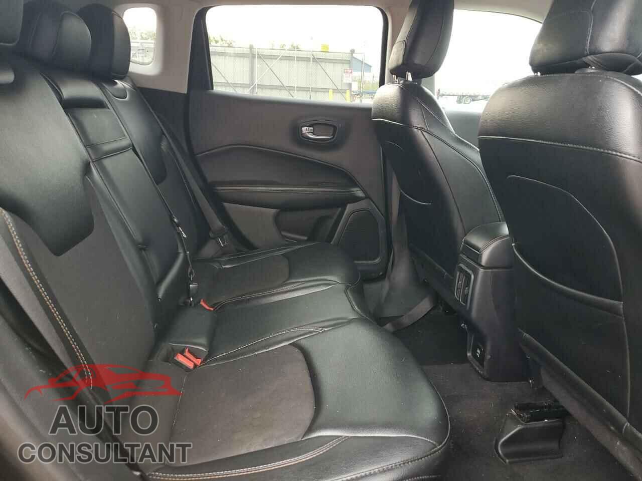 JEEP COMPASS 2018 - 3C4NJDBB4JT457553