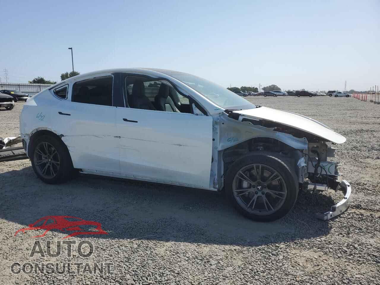 TESLA MODEL Y 2024 - 7SAYGAEE2RF103110