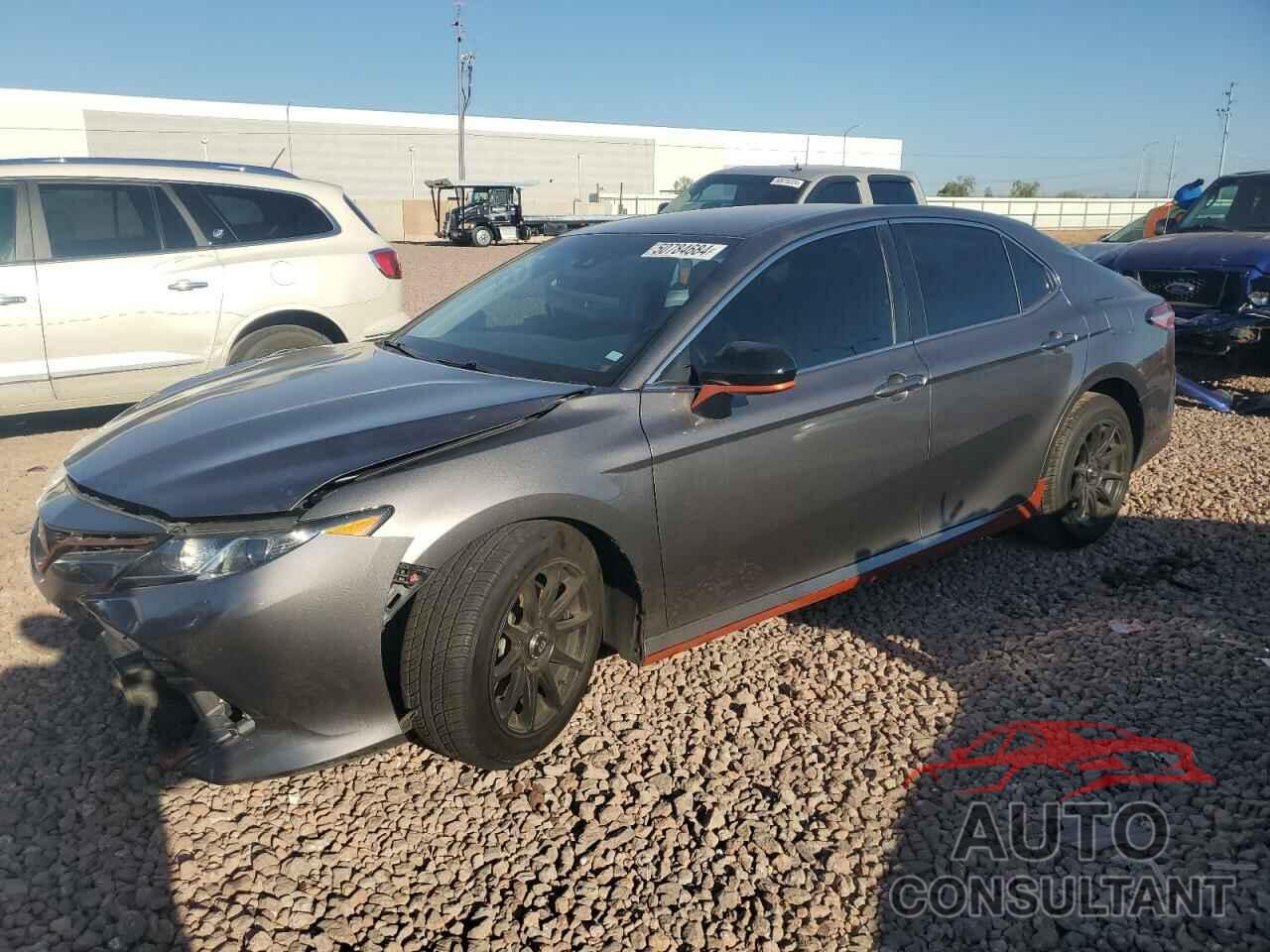 TOYOTA CAMRY 2018 - 4T1B11HK1JU519467