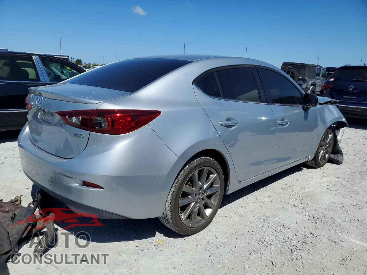 MAZDA 3 2018 - 3MZBN1V35JM206722