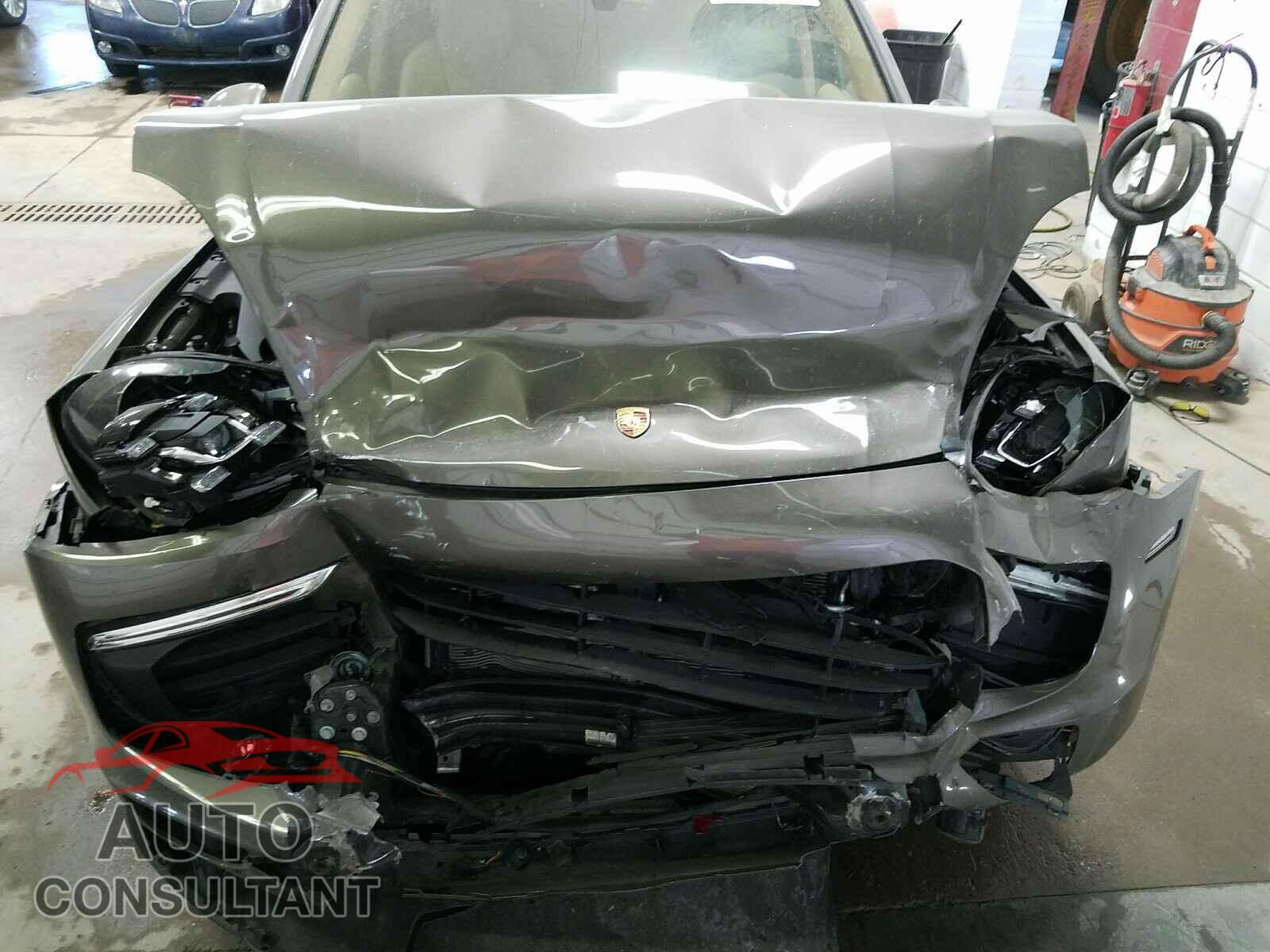 PORSCHE CAYENNE 2016 - WP1AA2A28GKA09247