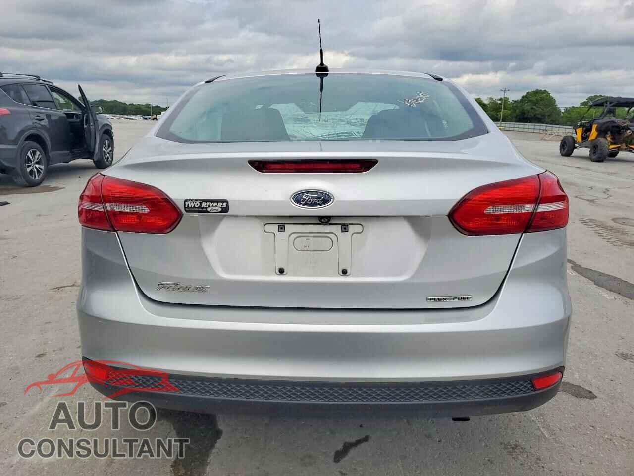 FORD FOCUS 2015 - 1FADP3E29FL311450