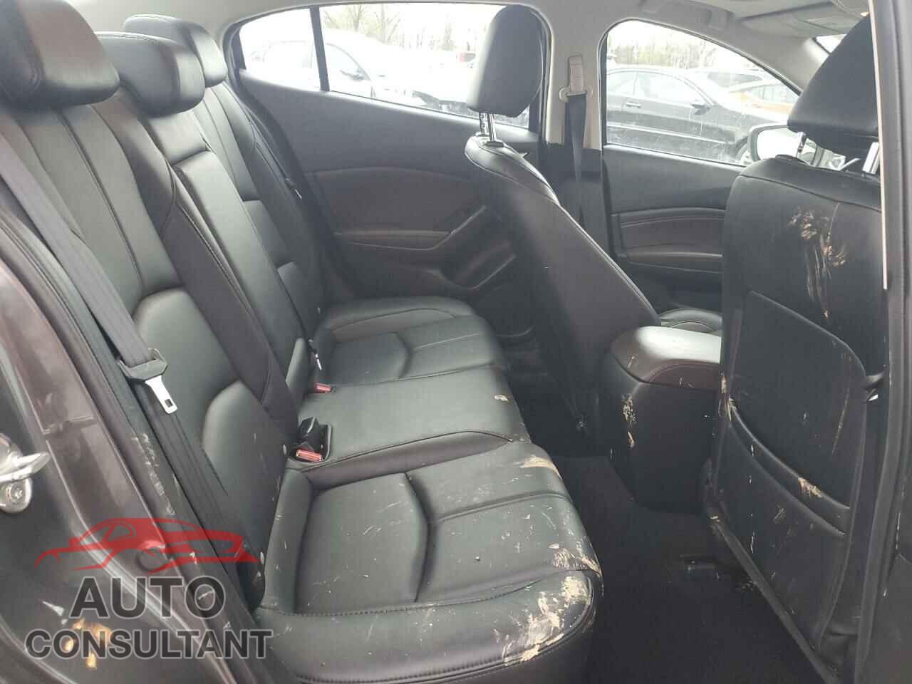 MAZDA 3 2018 - 3MZBN1V37JM174565