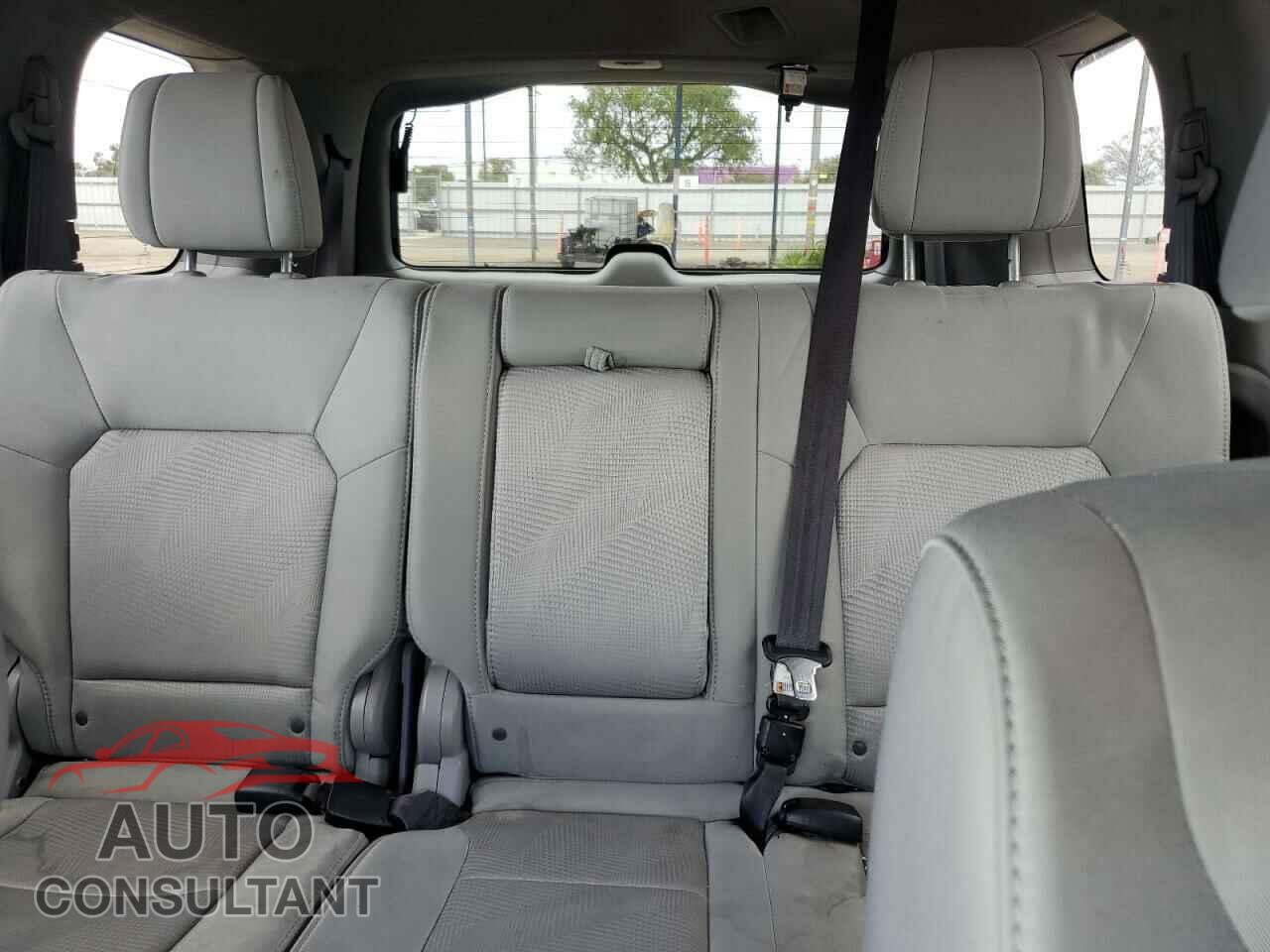 HONDA PILOT 2015 - 5FNYF3H20FB030764