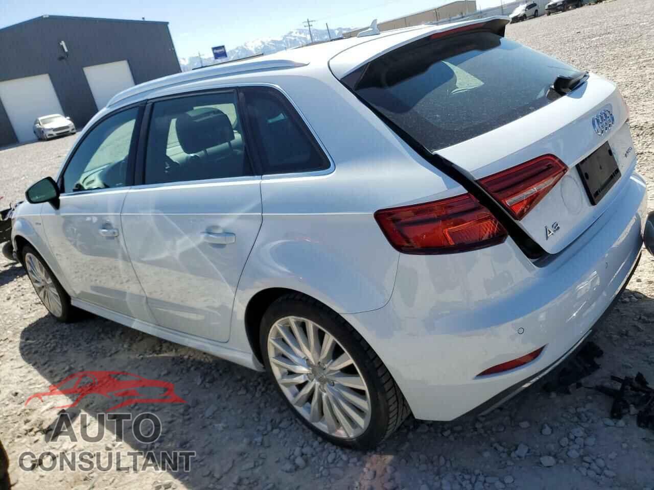 AUDI A3 2017 - WAUTPBFF8HA147945