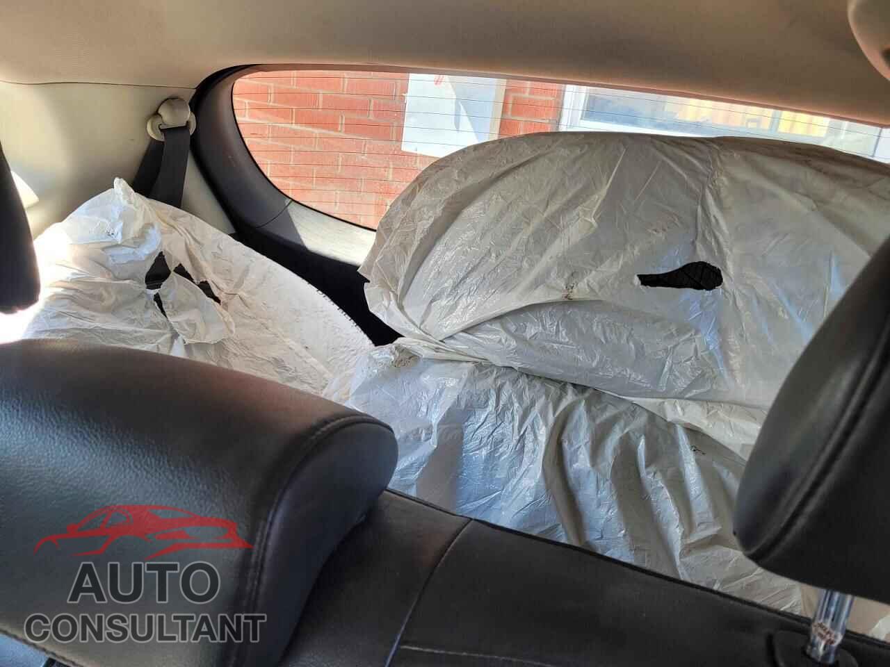 KIA RONDO 2014 - KNAHU8A32E7010880