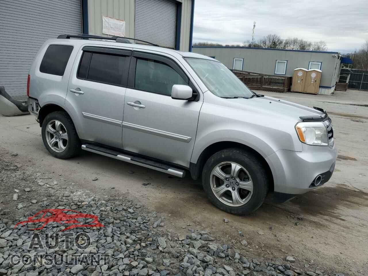 HONDA PILOT 2013 - 5FNYF4H52DB008035