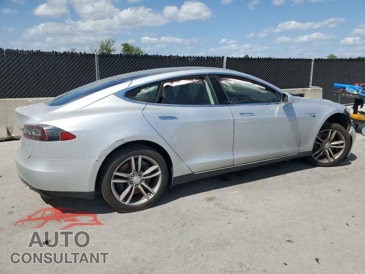TESLA MODEL S 2012 - 5YJSA1CN2CFP03107