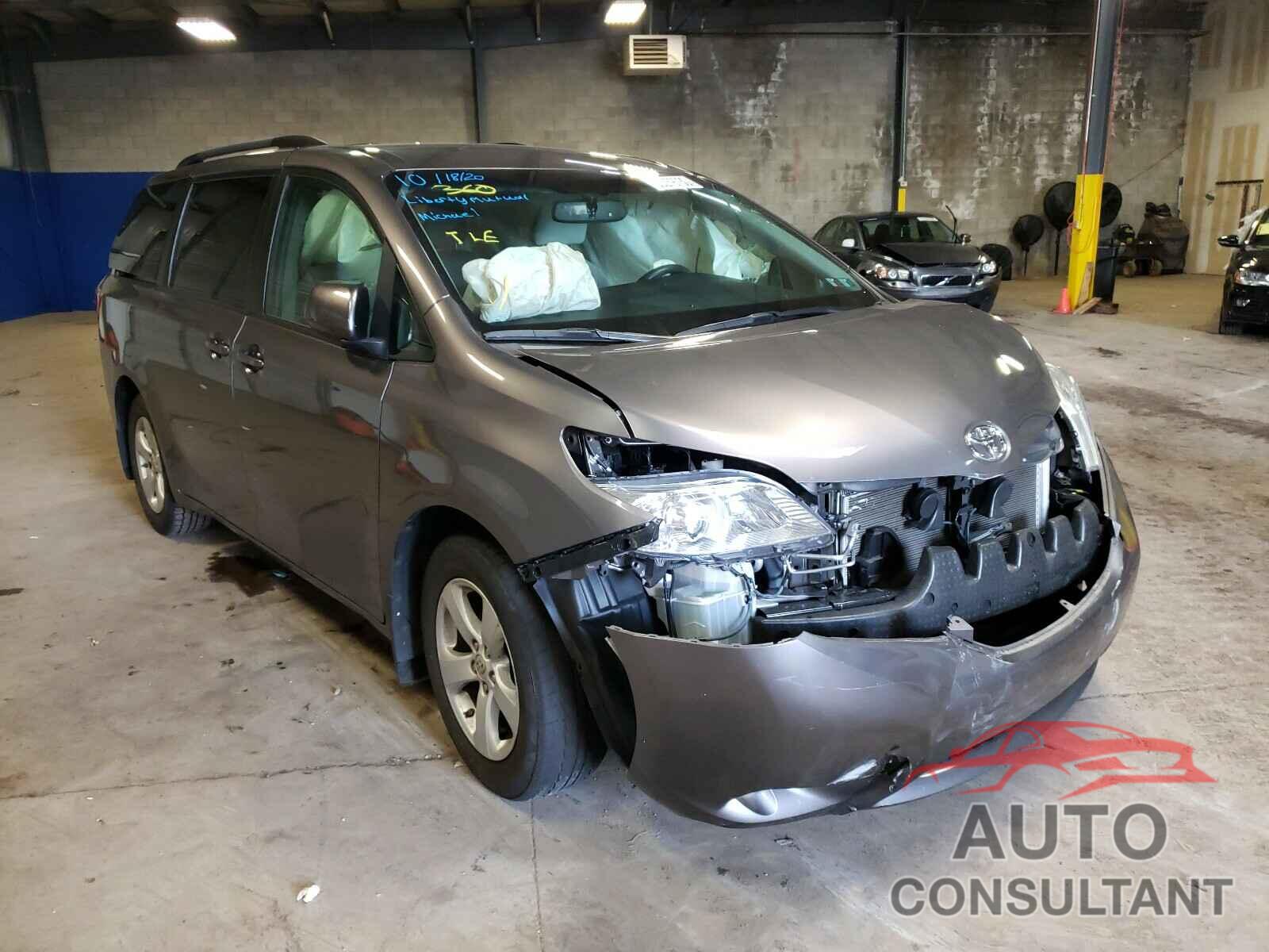 TOYOTA SIENNA 2017 - 5TDKZ3DC1HS777591