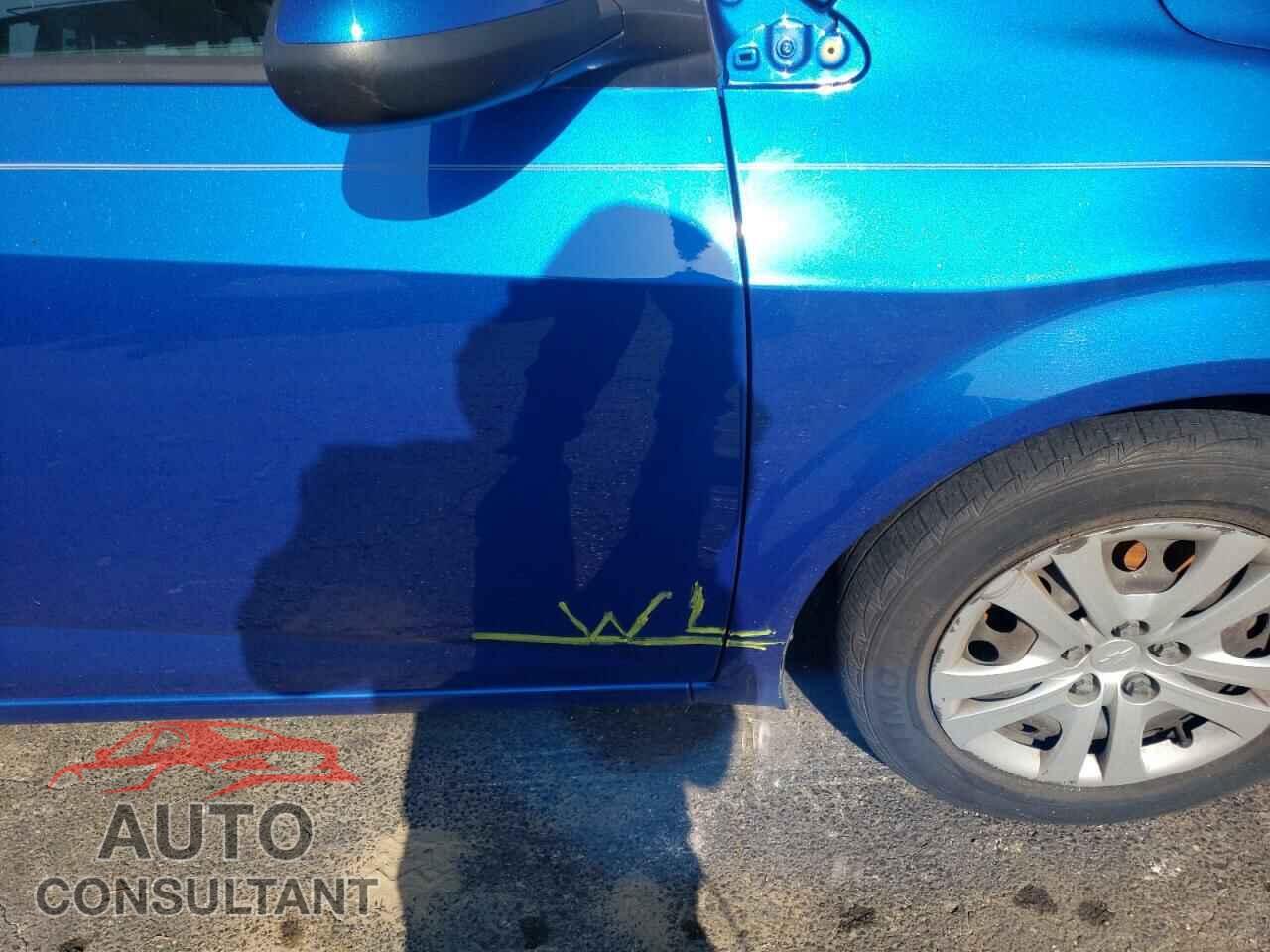 CHEVROLET SONIC 2017 - 1G1JB5SH6H4102995