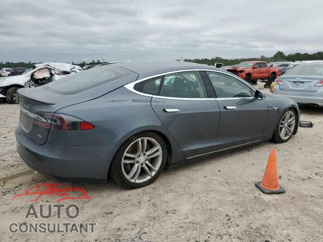 TESLA MODEL S 2013 - 5YJSA1CP6DFP22018