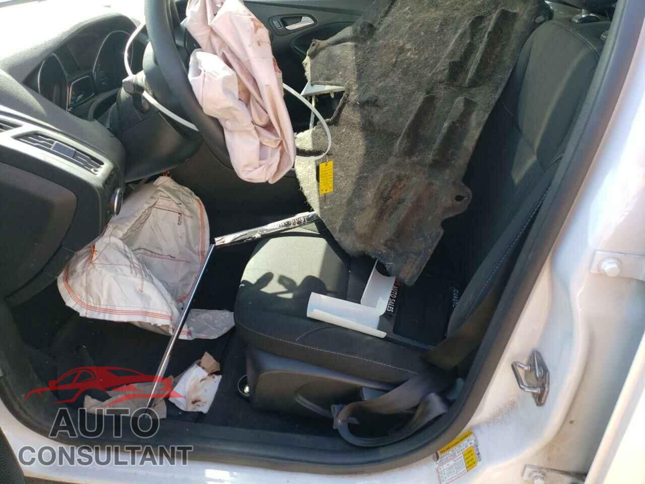 FORD FOCUS 2017 - 1FADP3F21HL300654