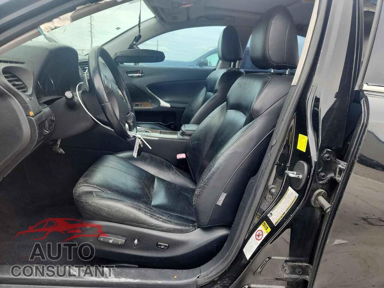 LEXUS IS 2011 - JTHBF5C26B5145615